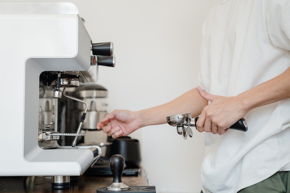 machine a espresso De'Longhi Dedica Style EC685M